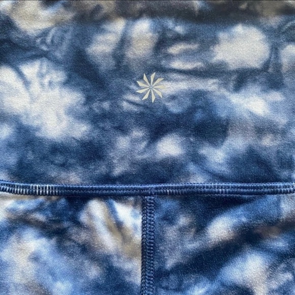ATHLETA Salutation Stash Pocket Blue Tie Dye 7/8 Tight Leggings XSmall - Picture 8 of 8
